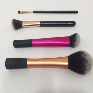 Makeup brushes 4 pack M.o.t.d & Real techniques